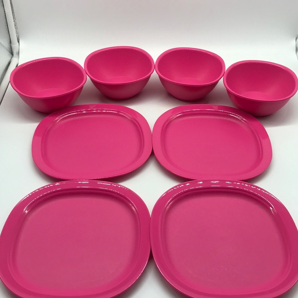Tupperware Cups  and Mexican Plates Set 8 Pieces